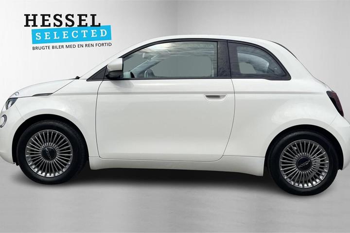 Hvid Fiat 500e fra 2023