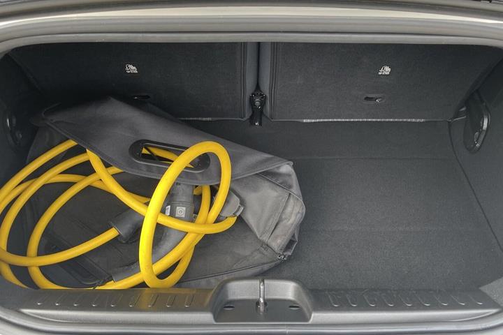 Hvid Fiat 500e fra 2023