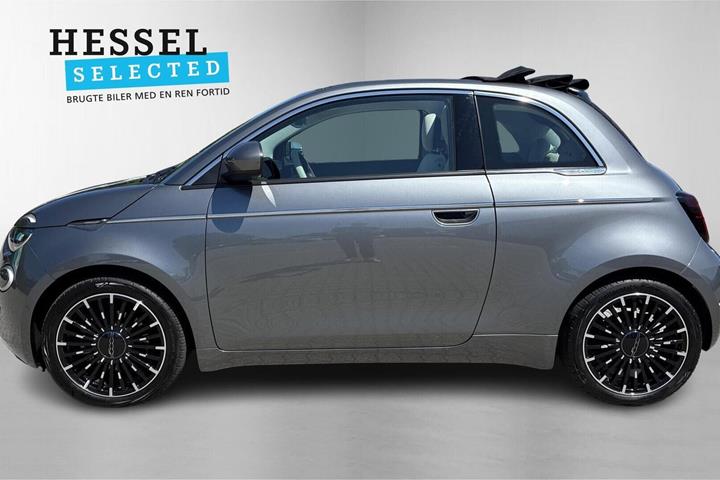 Grå Fiat 500e fra 2023