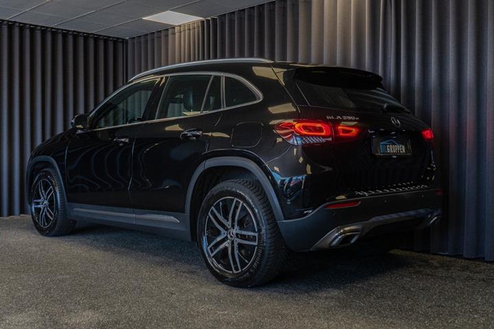 Sort Mercedes GLA250 e fra 2022