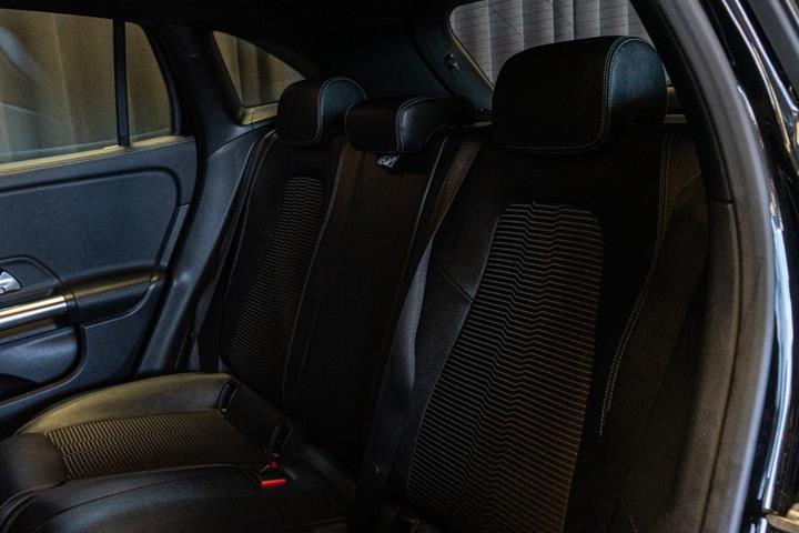 Sort Mercedes GLA250 e fra 2022