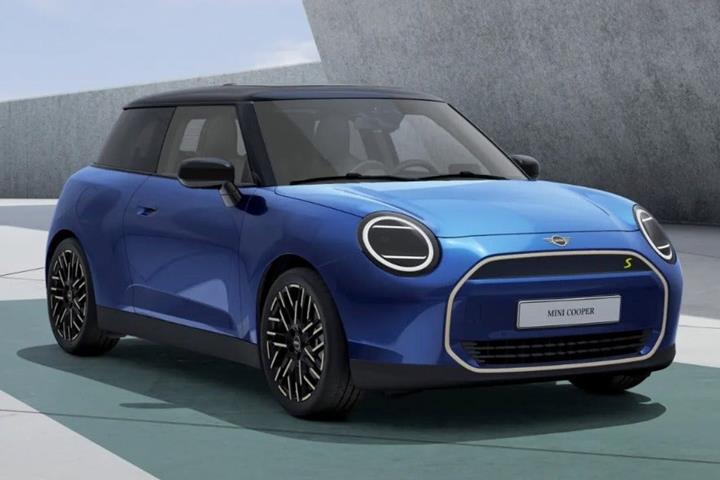 Blå Mini Cooper SE fra 2024