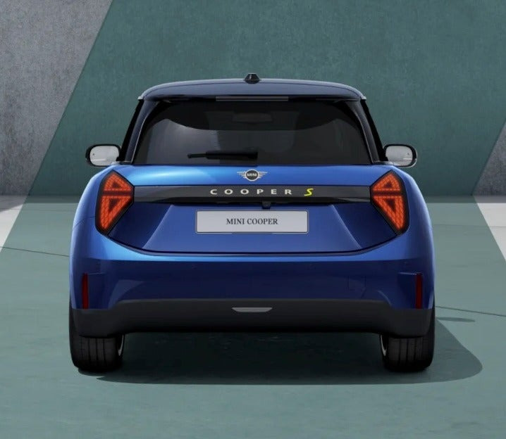 Blå Mini Cooper SE fra 2024