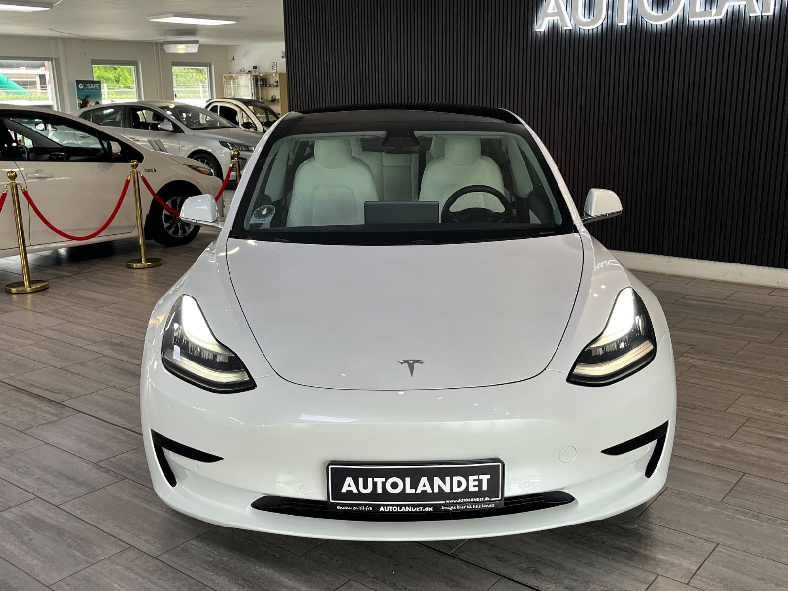 Hvid Tesla Model 3 fra 2020