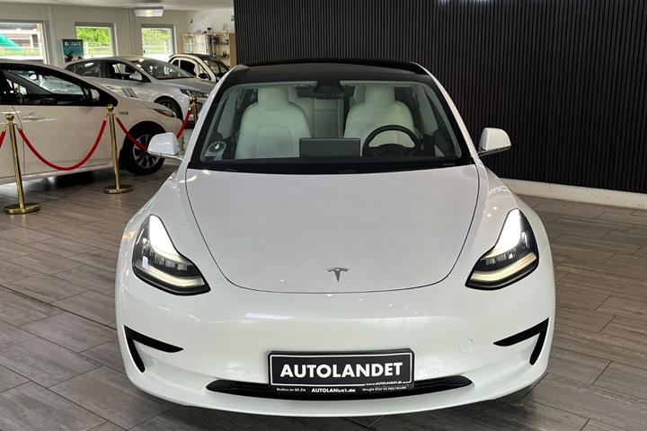 Hvid Tesla Model 3 fra 2020