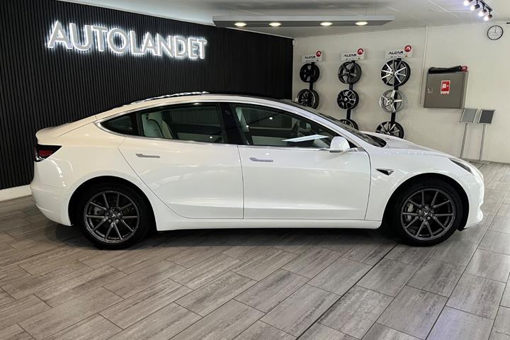 Hvid Tesla Model 3 fra 2020