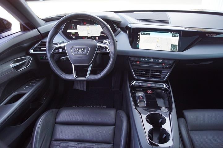 Sort Audi e-tron GT fra 2022