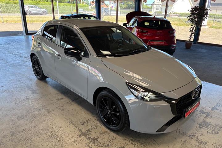 Grå Mazda 2 fra 2023