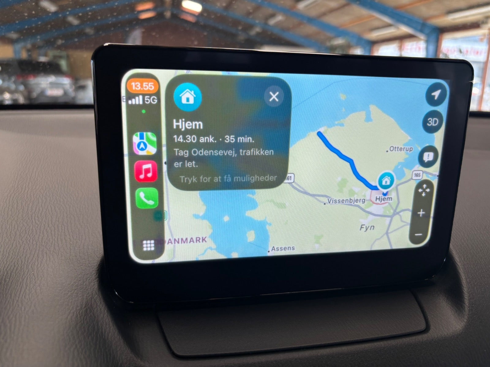 Grå Mazda 2 fra 2023