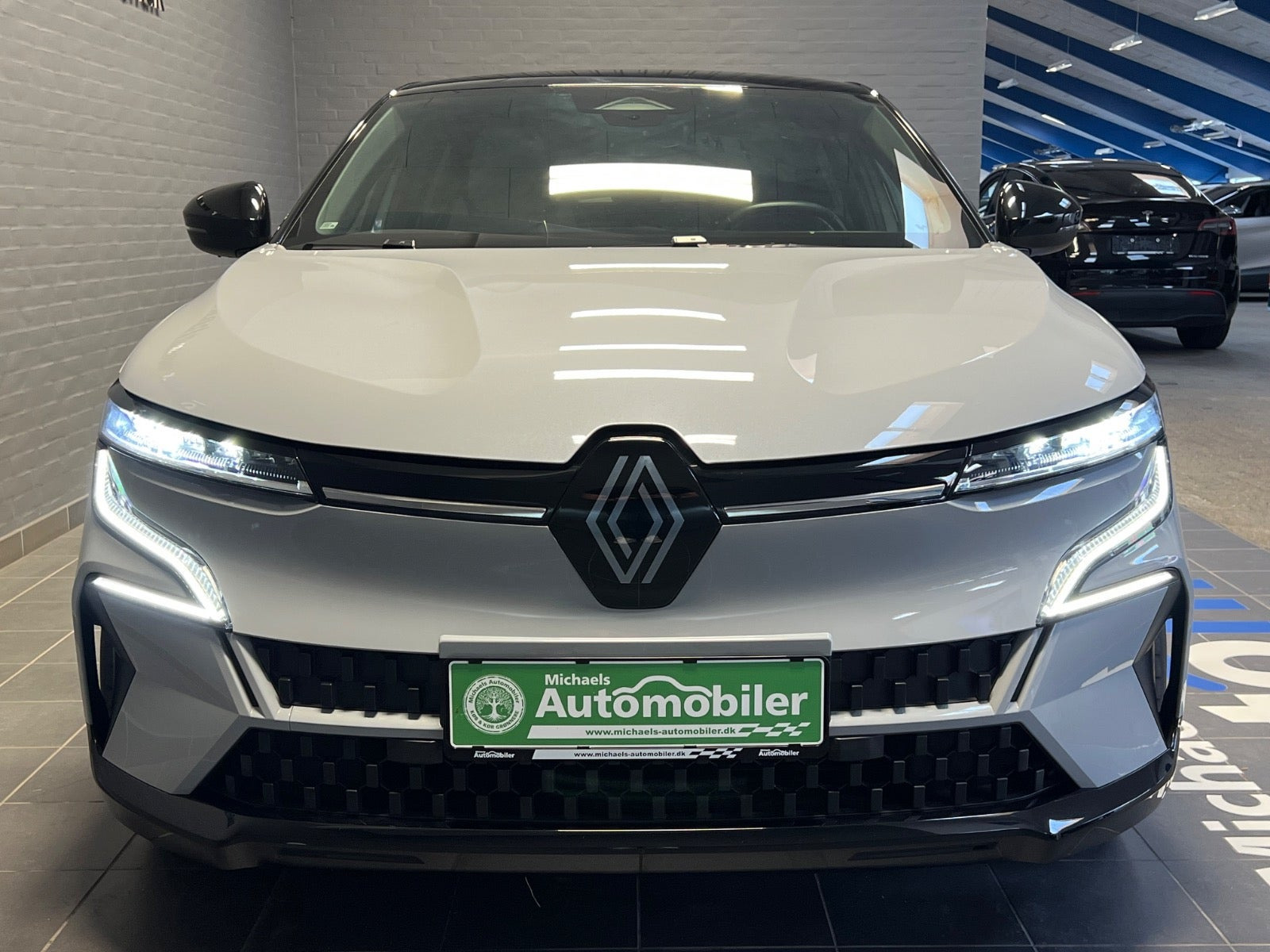 Grå Renault Megane E-Tech fra 2024
