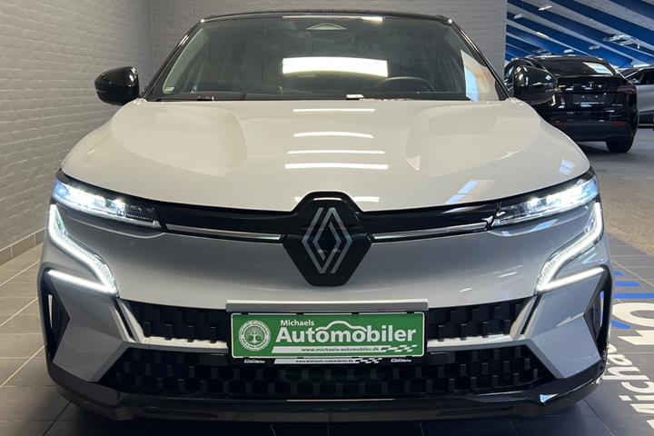 Grå Renault Megane E-Tech fra 2024