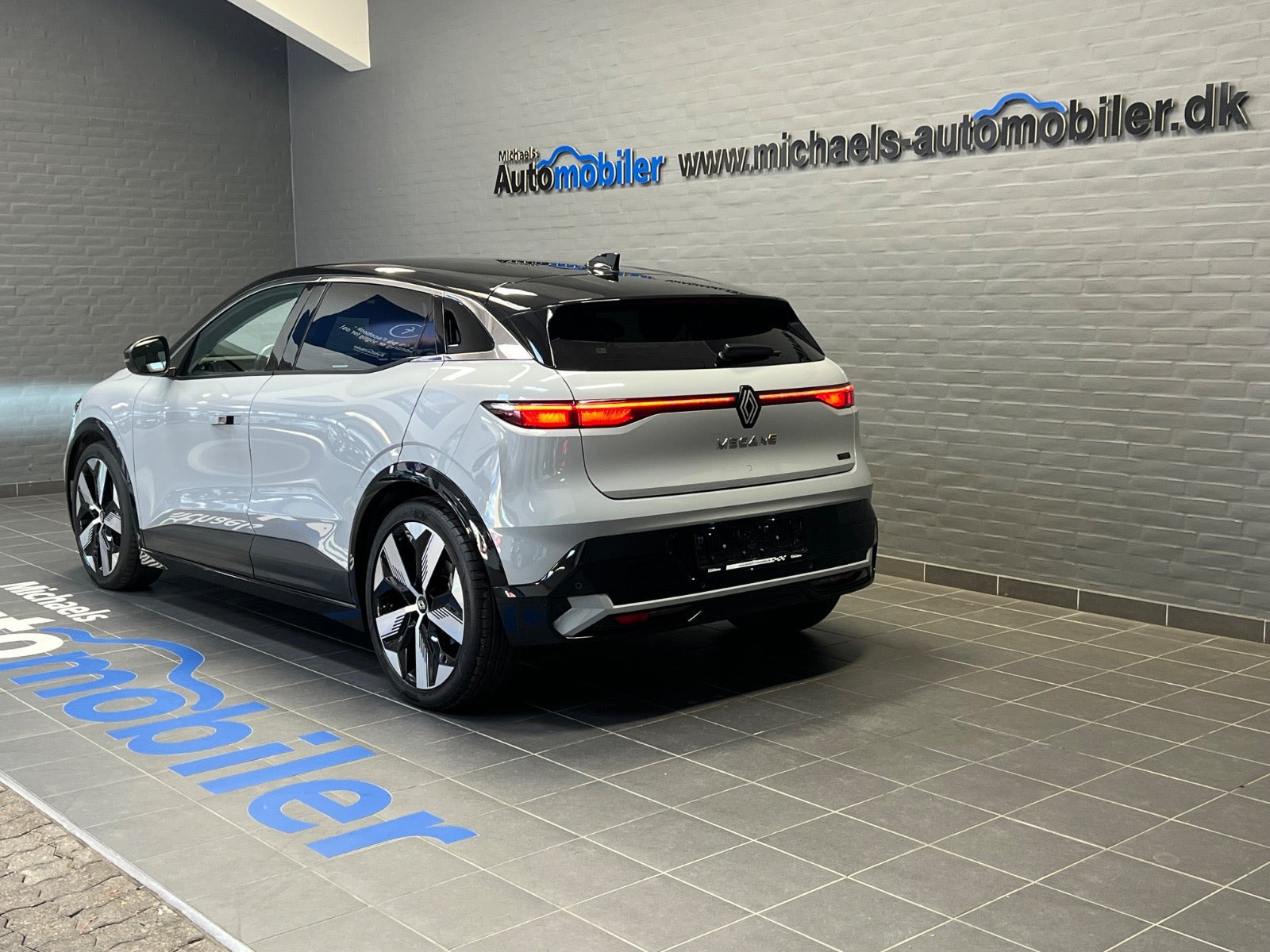 Grå Renault Megane E-Tech fra 2024