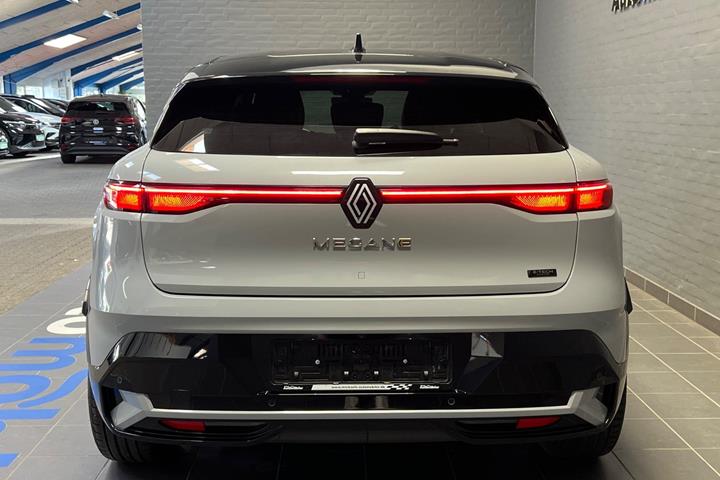 Grå Renault Megane E-Tech fra 2024