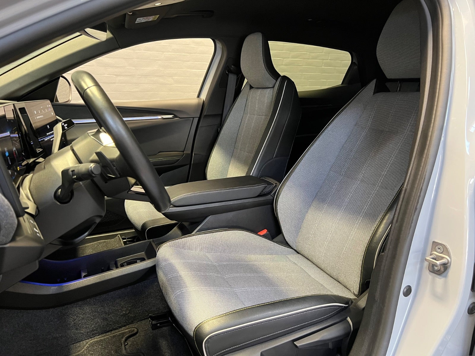 Grå Renault Megane E-Tech fra 2024