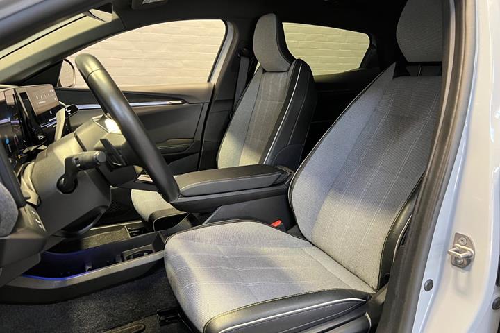 Grå Renault Megane E-Tech fra 2024