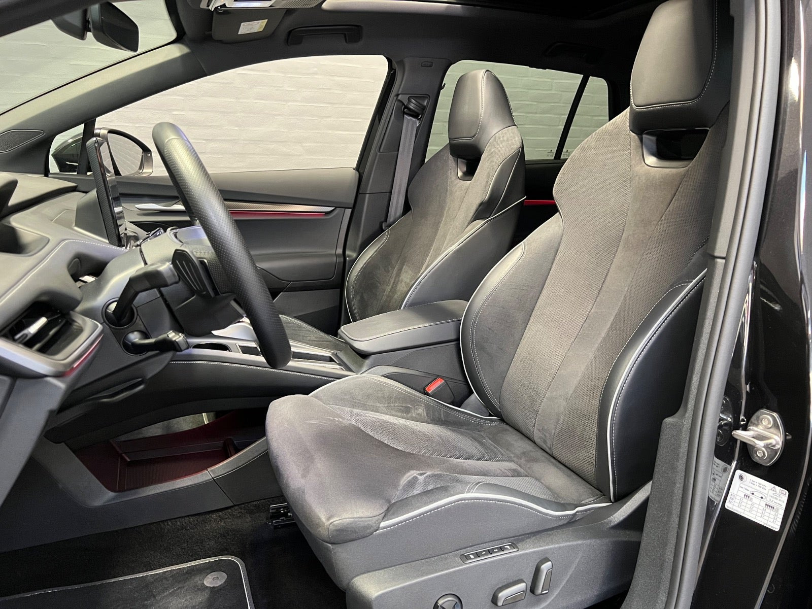 Sort Skoda Enyaq fra 2025