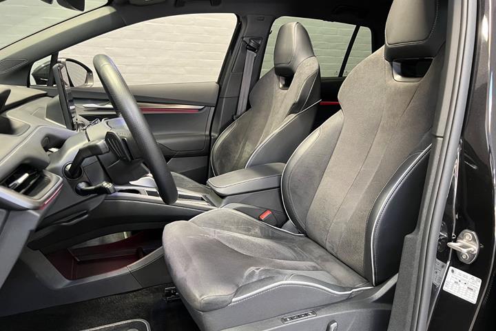 Sort Skoda Enyaq fra 2025