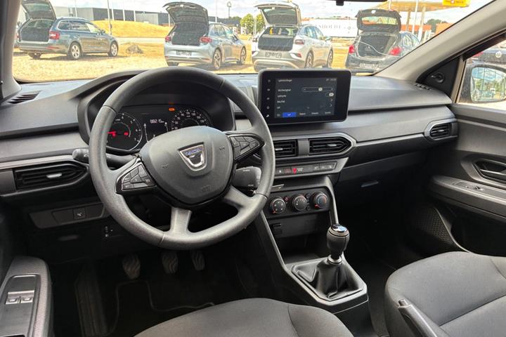 Grå Dacia Sandero fra 2021