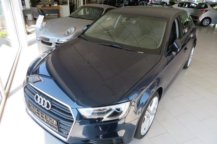 Blå Audi A3 fra 2017