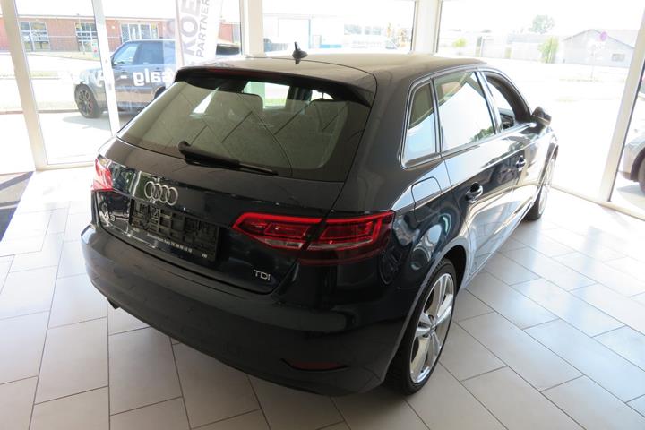 Blå Audi A3 fra 2017