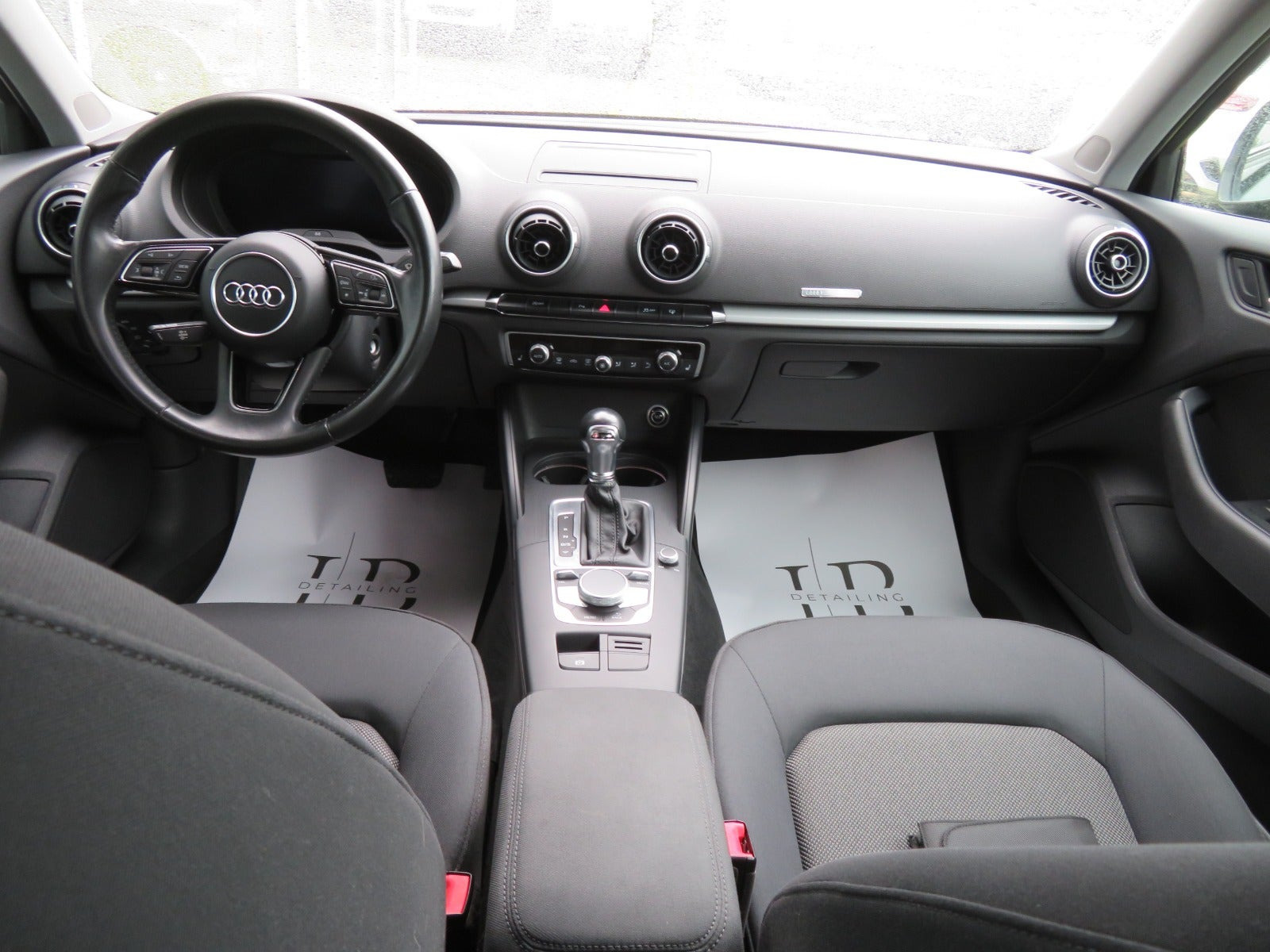 Blå Audi A3 fra 2017