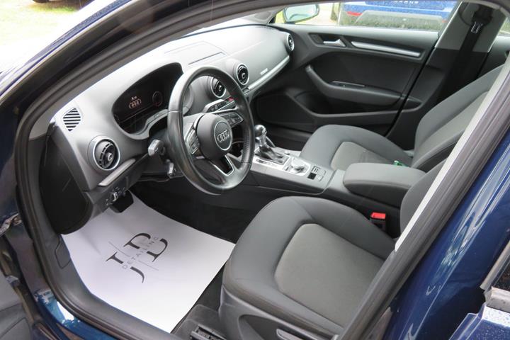 Blå Audi A3 fra 2017