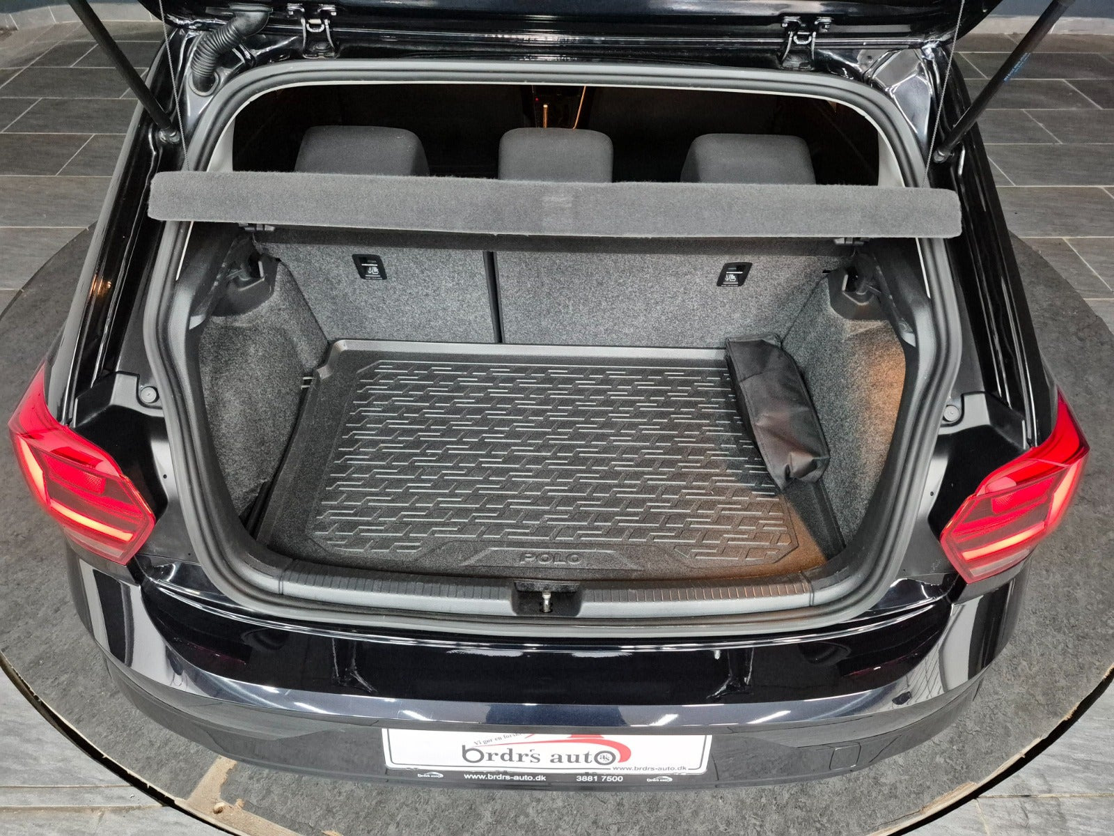 Sort VW Polo fra 2020