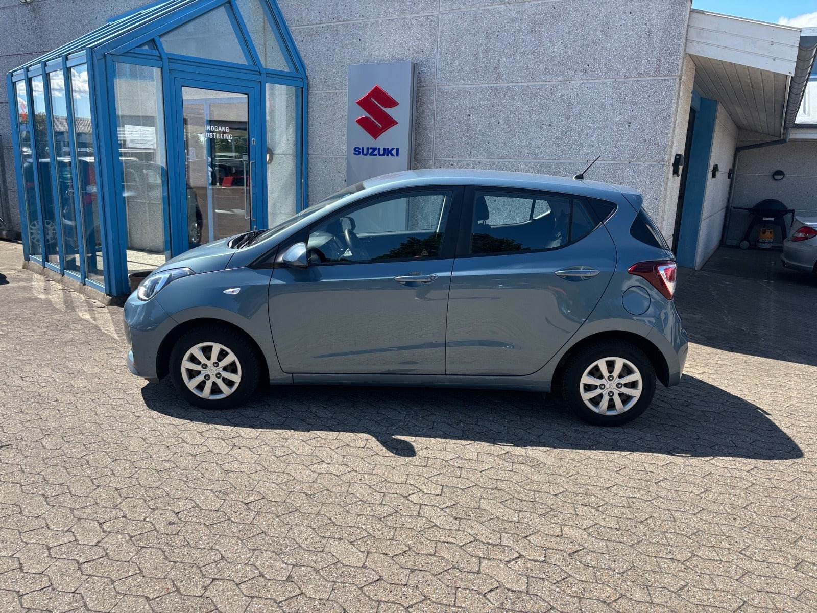 Blå Hyundai i10 fra 2017