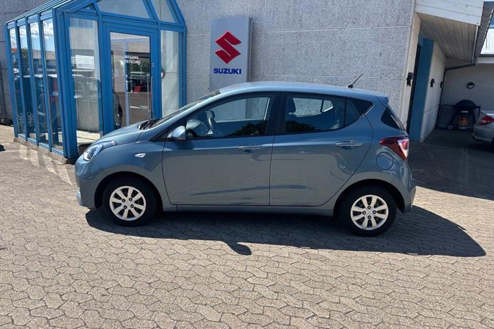 Blå Hyundai i10 fra 2017