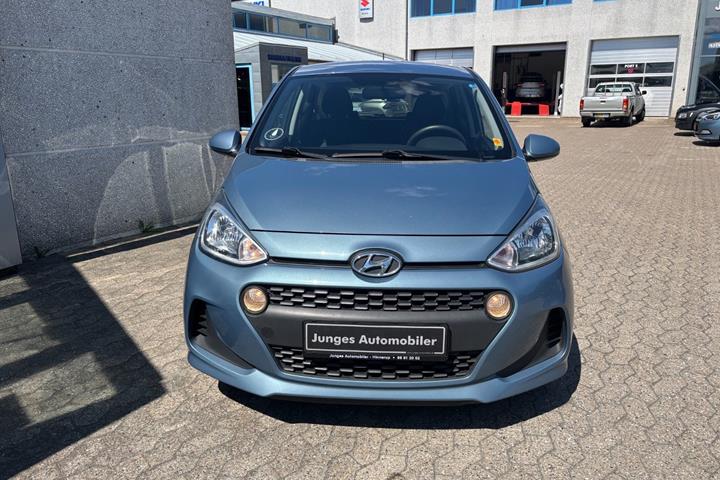 Blå Hyundai i10 fra 2017