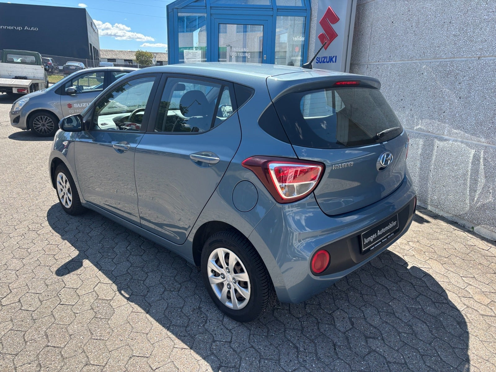Blå Hyundai i10 fra 2017