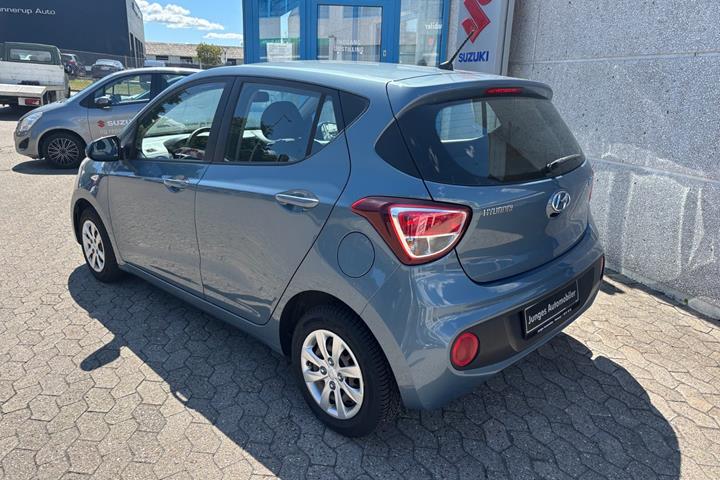 Blå Hyundai i10 fra 2017