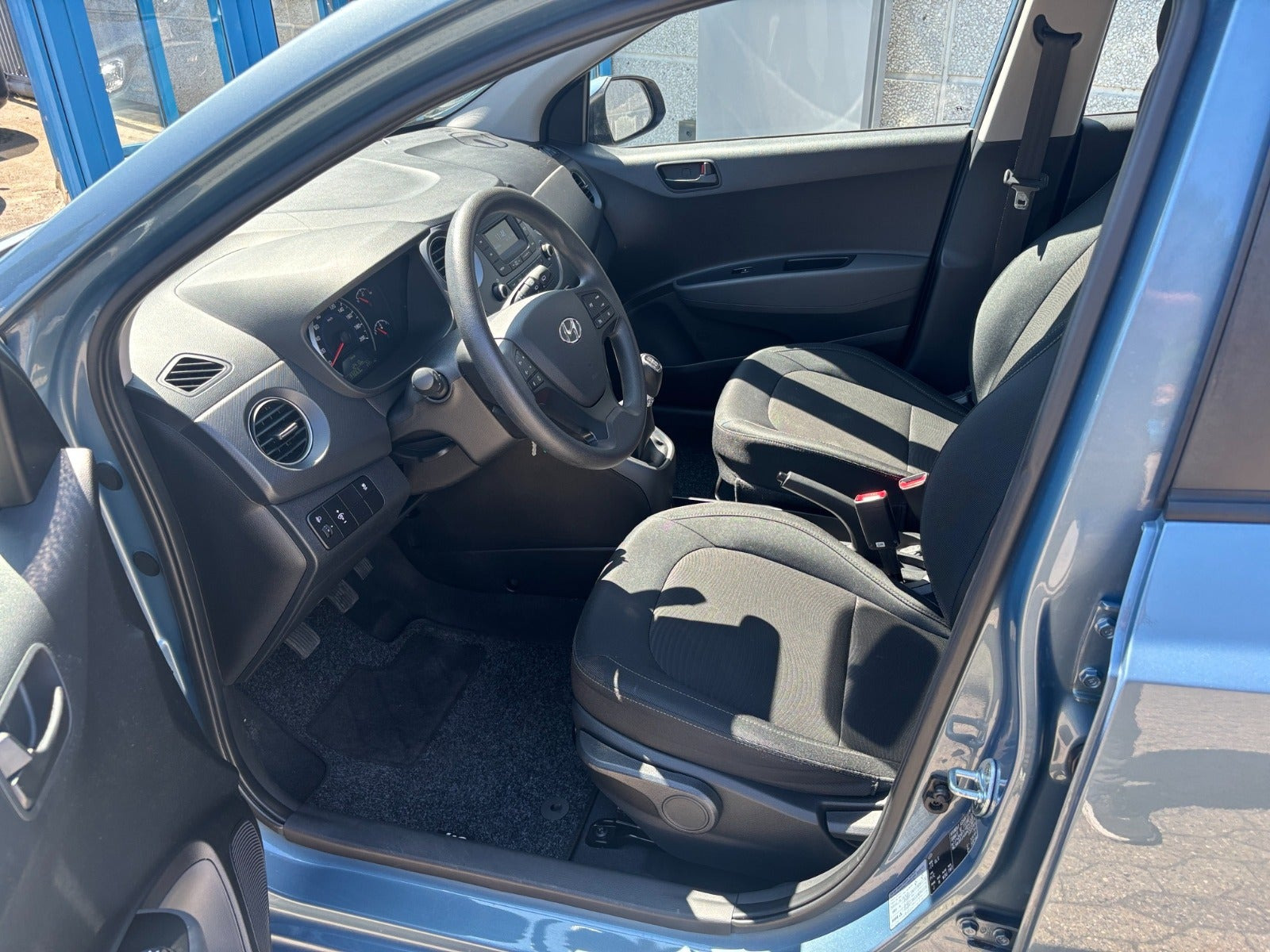 Blå Hyundai i10 fra 2017