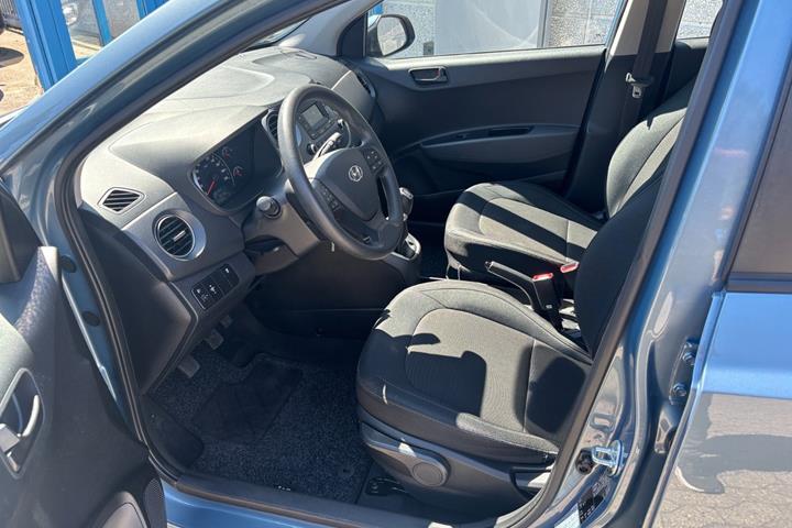 Blå Hyundai i10 fra 2017