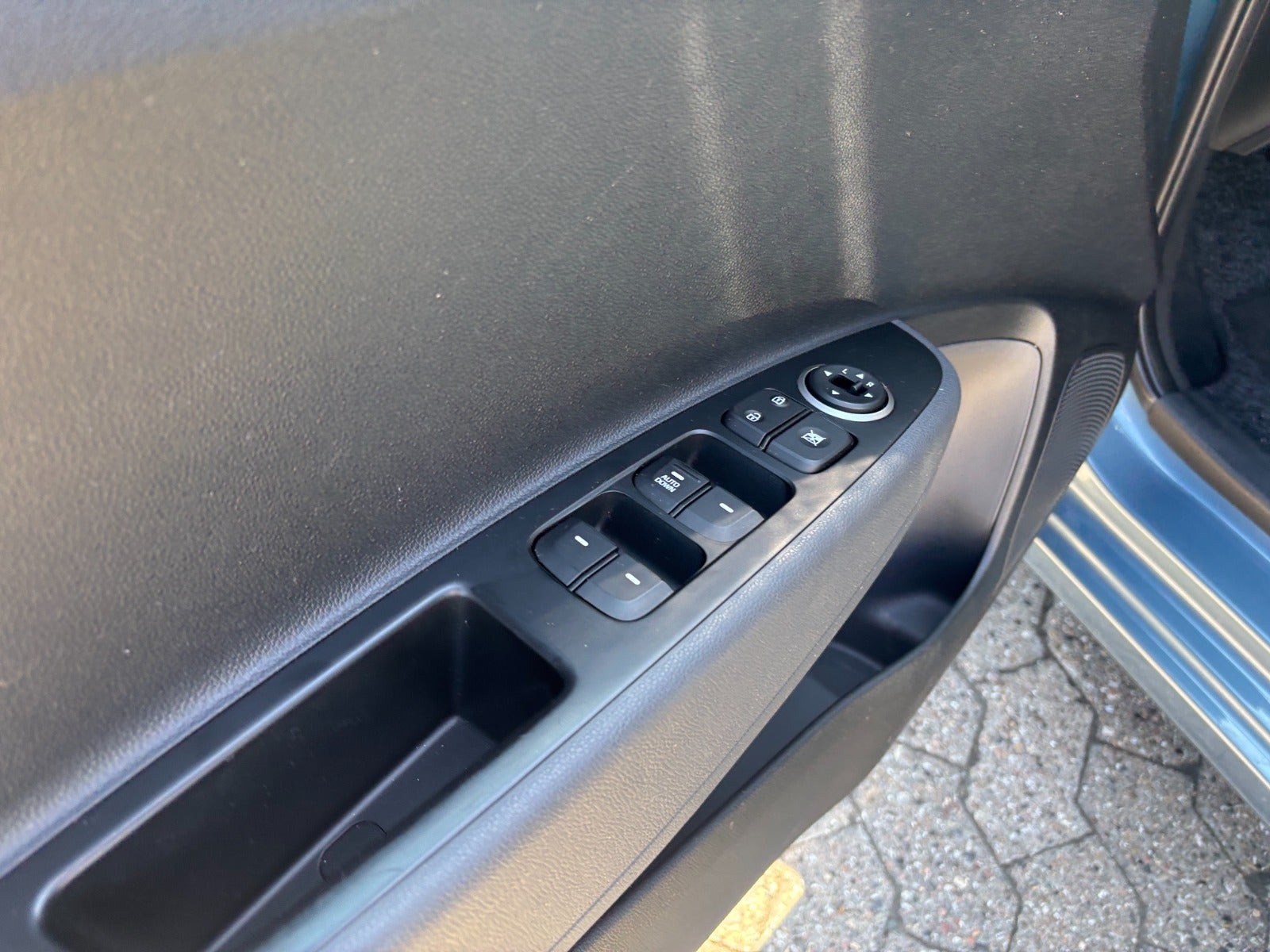 Blå Hyundai i10 fra 2017