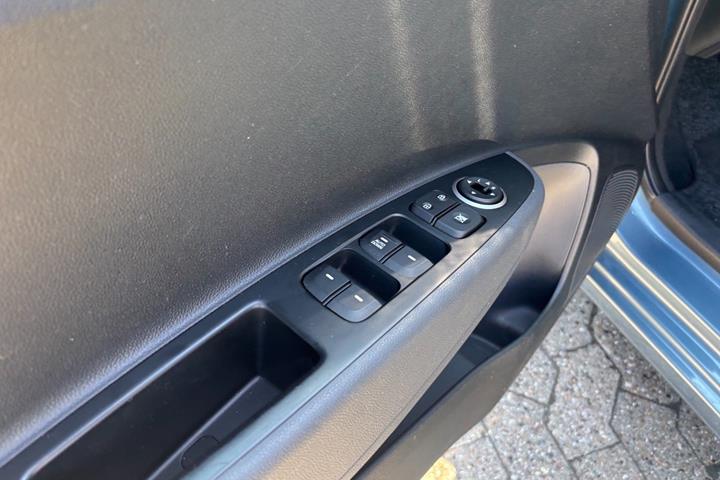 Blå Hyundai i10 fra 2017