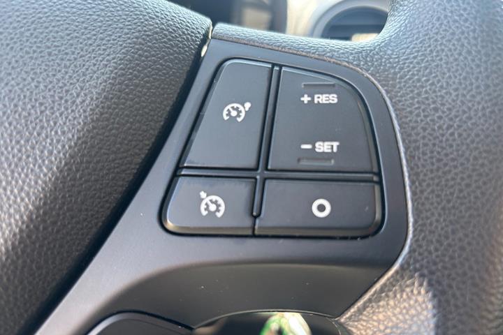 Blå Hyundai i10 fra 2017