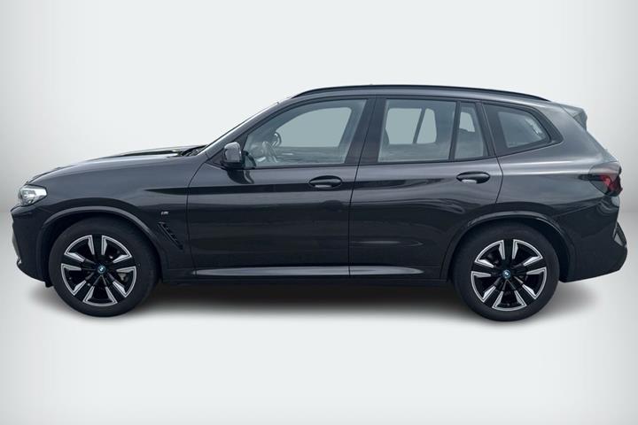 Grå BMW iX3 fra 2022