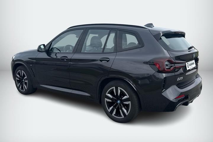 Grå BMW iX3 fra 2022