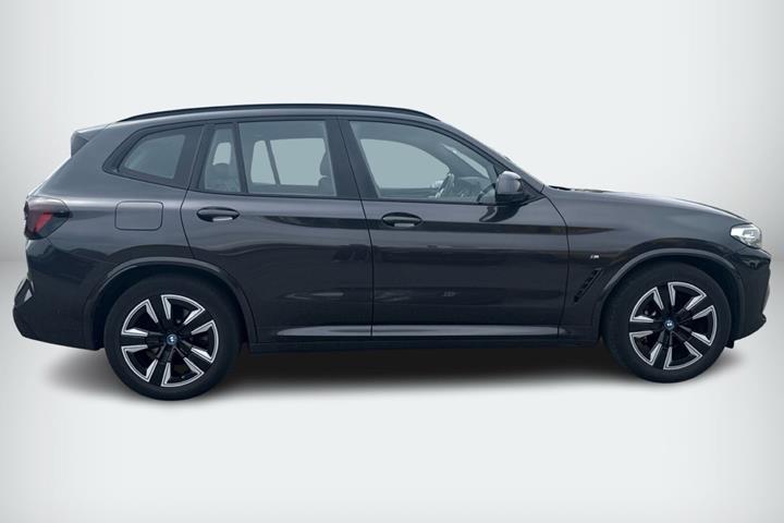 Grå BMW iX3 fra 2022