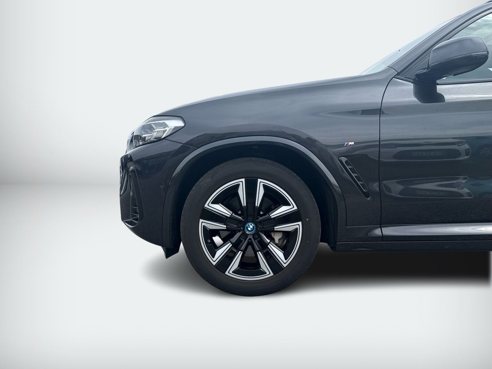 Grå BMW iX3 fra 2022