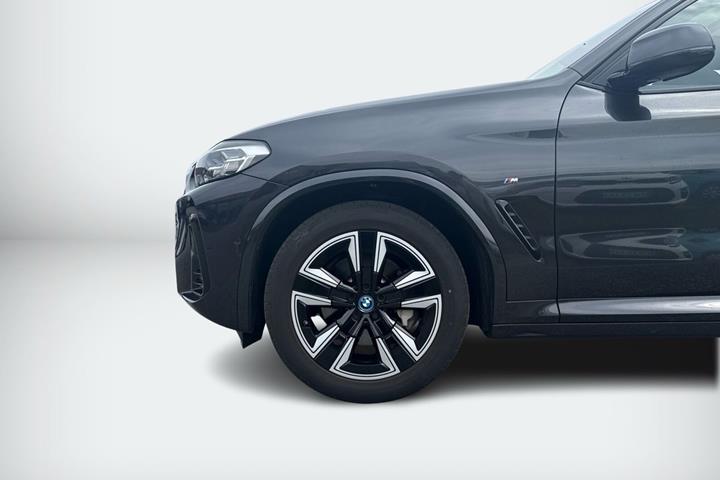 Grå BMW iX3 fra 2022