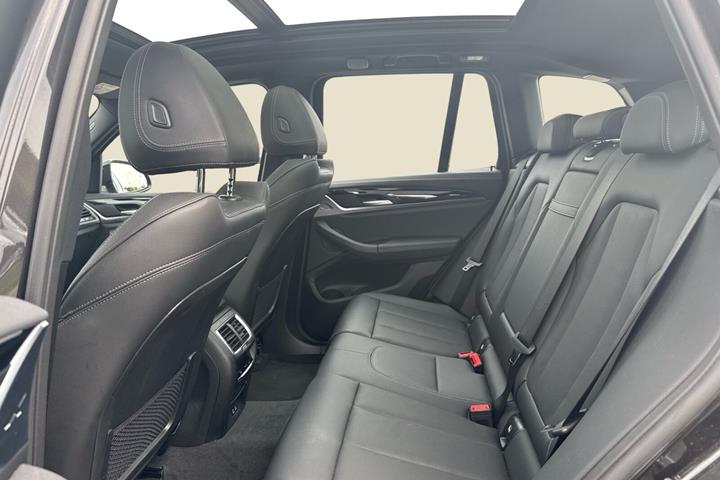 Grå BMW iX3 fra 2022