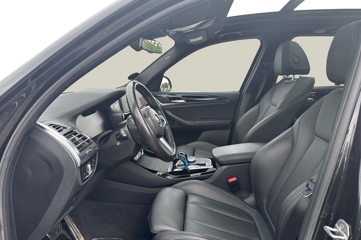 Grå BMW iX3 fra 2022