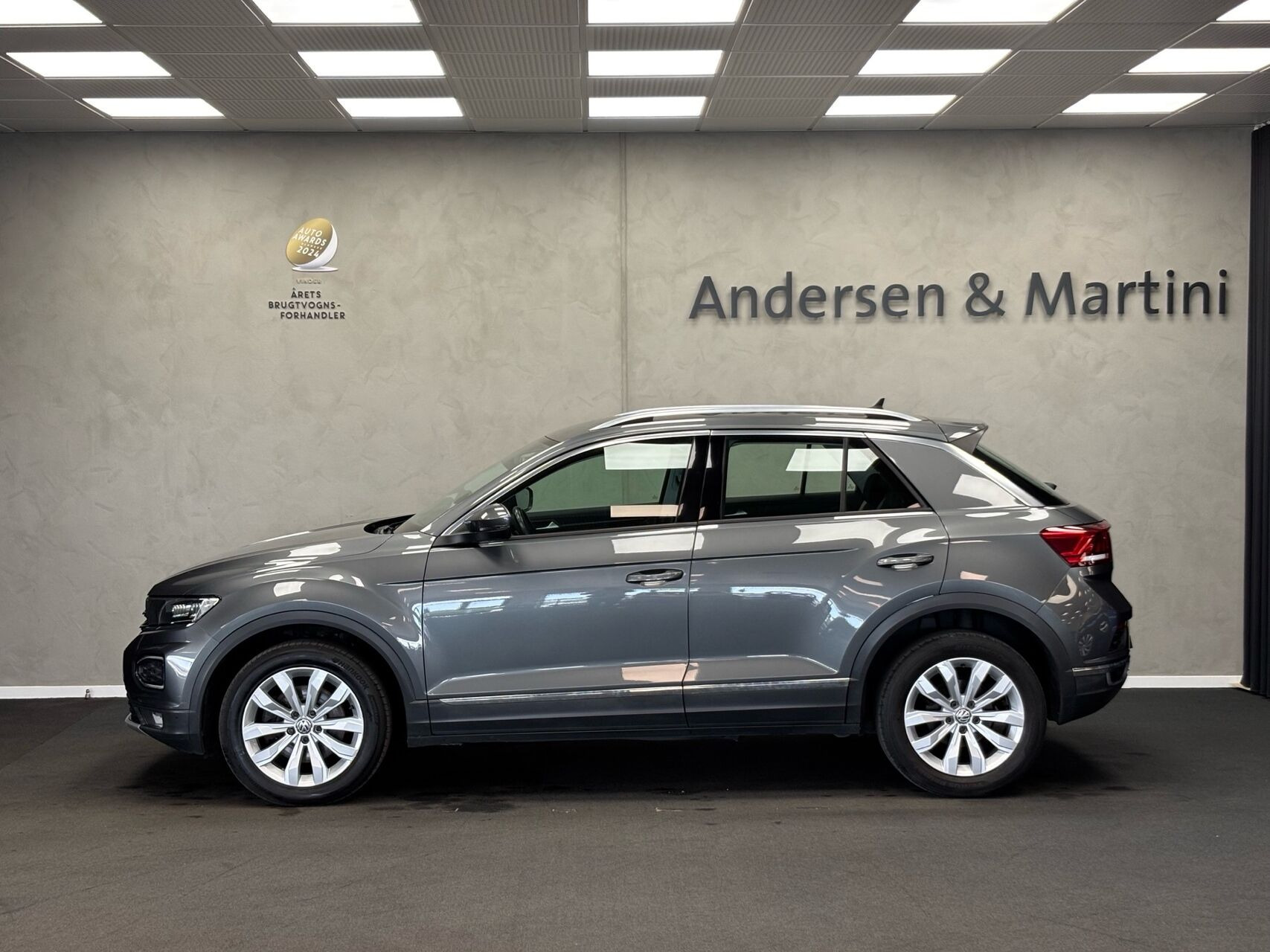 Grå VW T-Roc fra 2018