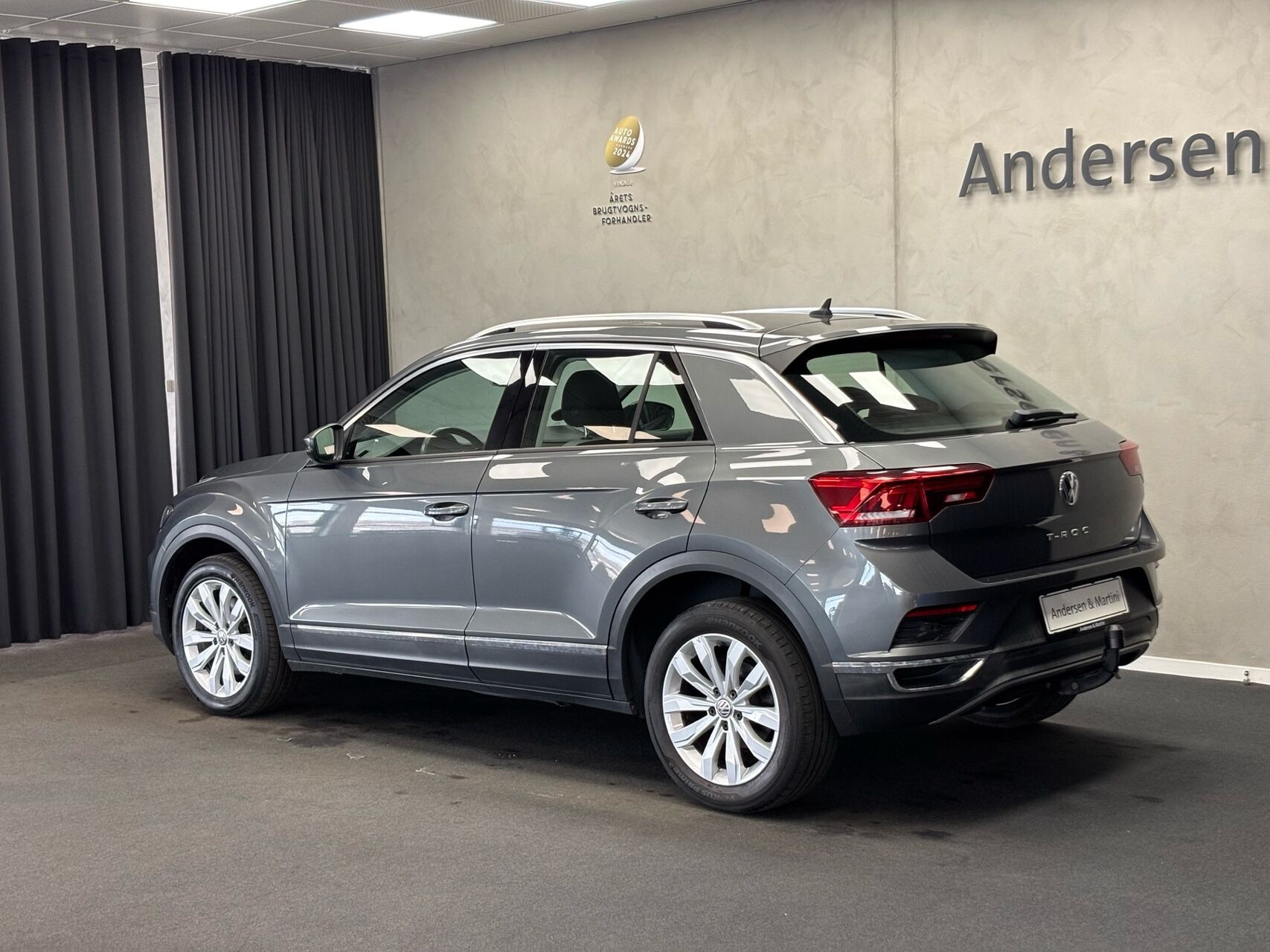 Grå VW T-Roc fra 2018