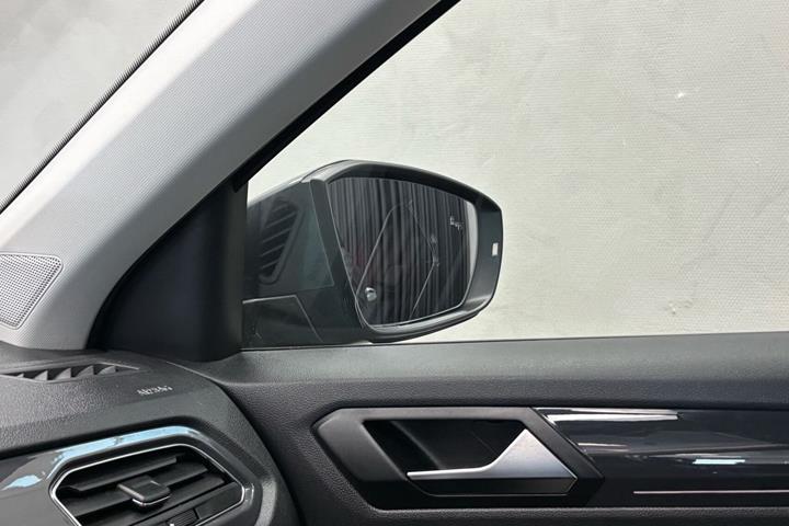 Grå VW T-Roc fra 2018