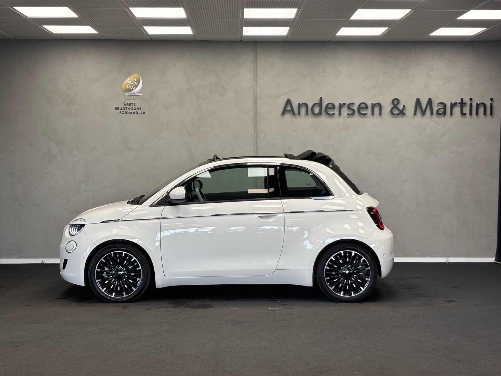 Hvid Fiat 500e fra 2023