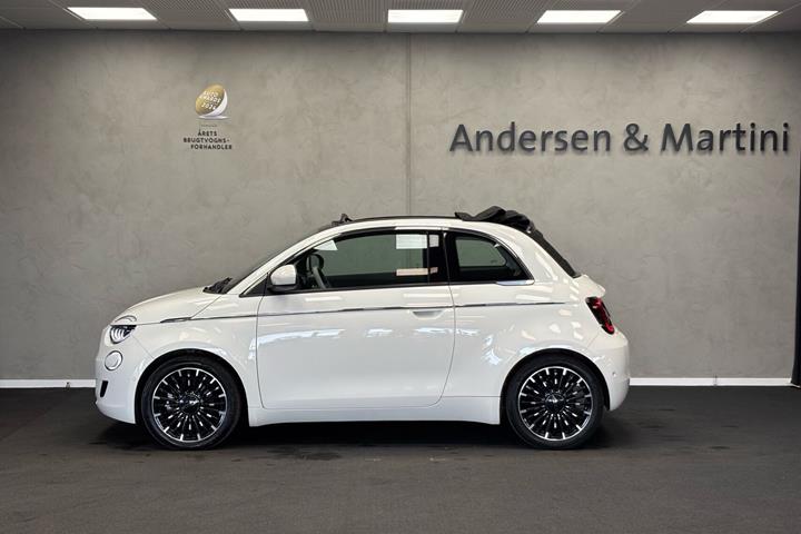 Hvid Fiat 500e fra 2023