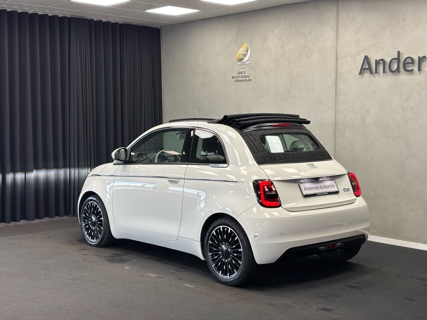 Hvid Fiat 500e fra 2023